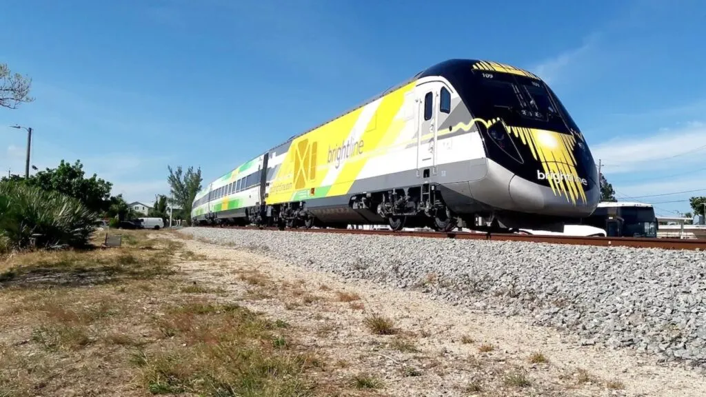 Incidentes mortales del tren Brightline en Florida durante 2025