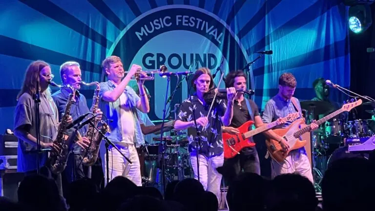 GroundUp Music Festival celebra diez años en Miami con Snarky Puppy y una cartelera diversa en el Bandshell de Miami Beach icónico