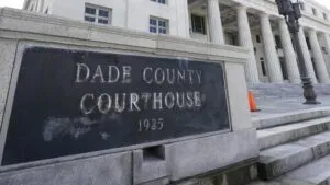 Juez federal ordena liberar a estudiante venezolano detenido por ICE en Florida tras declarar ilegal su detención