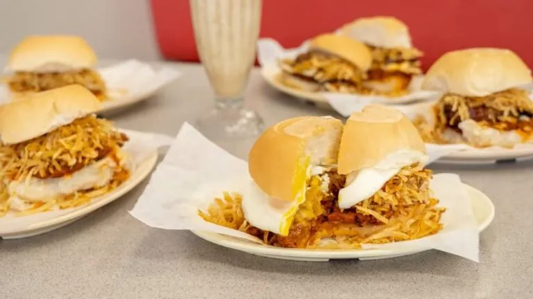 La comida cubana define a Miami con platos icónicos que sostienen tradición e identidad en barrios históricos