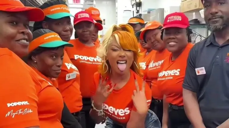 Megan Thee Stallion abre su primer Popeyes en Miami Beach como empresaria