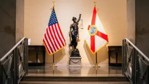 Migrantes enfrentan condenas federales por reingreso ilegal en Florida