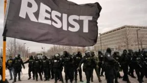 Minnesota moviliza la Guardia Nacional tras protestas en Minneapolis por operativos migratorios federales