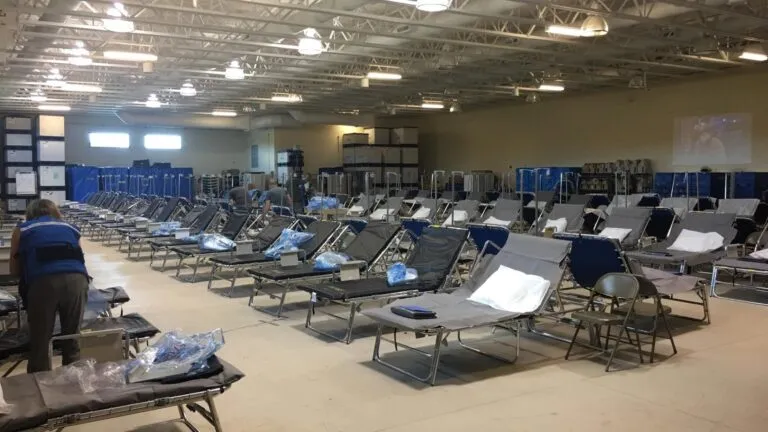 Refugios habilitados en Florida Central para enfrentar temperaturas congelantes y proteger a personas vulnerables