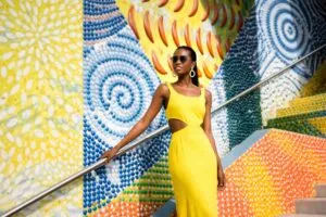 Vista del Arlo Wynwood en Miami con elementos de diseño y arte local que reflejan el desarrollo creativo del distrito.