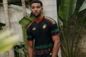 Jugadores modelan uniformes de Jamaica para el Mundial 2026 diseñados con la Fundación Bob Marley antes de playoffs en México