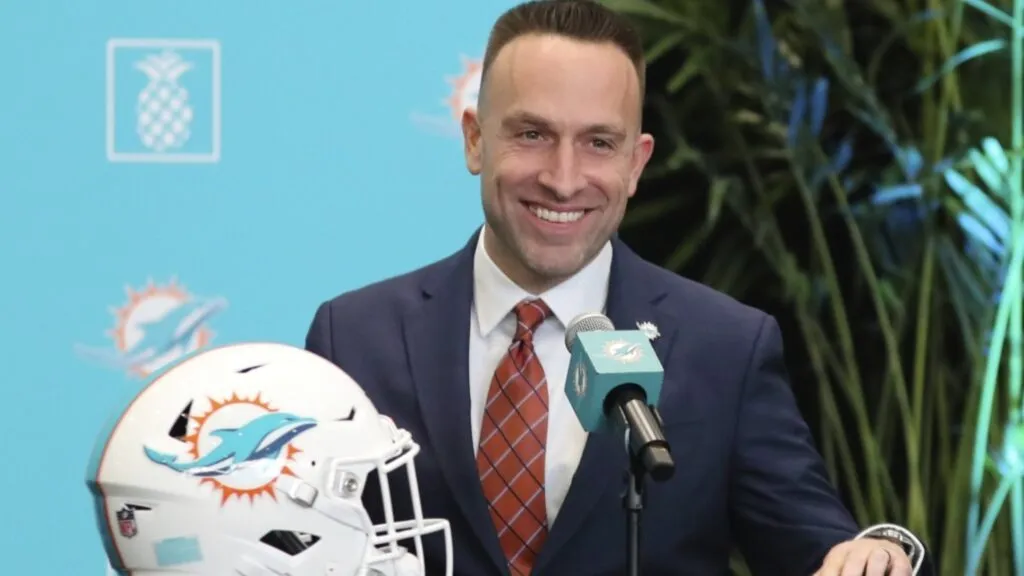 Jeff Hafley presentado como entrenador de Miami Dolphins rumbo a nueva etapa competitiva