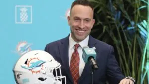 Jeff Hafley presentado como entrenador de Miami Dolphins rumbo a nueva etapa competitiva