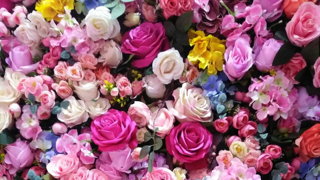 Arreglos florales de distintas florerías de Miami con rosas, orquídeas y diseños personalizados para San Valentín