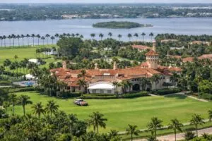 Agentes refuerzan Mar-a-Lago seguridad en Florida tras incidente armado