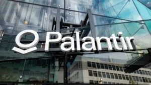 Edificio corporativo en Miami asociado a traslado de sede de Palantir Technologies