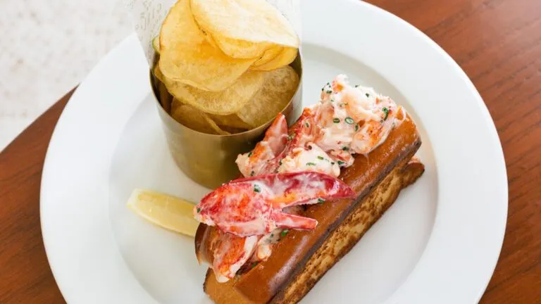 Restaurante de mariscos Saltie Girl abrirá su primera sede en Florida en Bal Harbour Shops