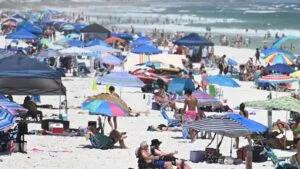 Playas y skyline representando récord de turistas en Florida en 2025