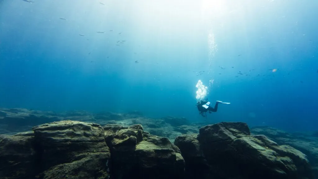 accidente de buceo en arrecife de Florida durante actividad recreativa con equipos de rescate en el mar