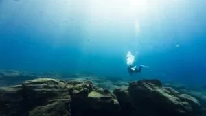 accidente de buceo en arrecife de Florida durante actividad recreativa con equipos de rescate en el mar