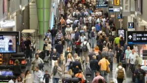 aeropuertos de Florida con largas filas en controles de seguridad por falta de personal TSA durante crisis operativa
