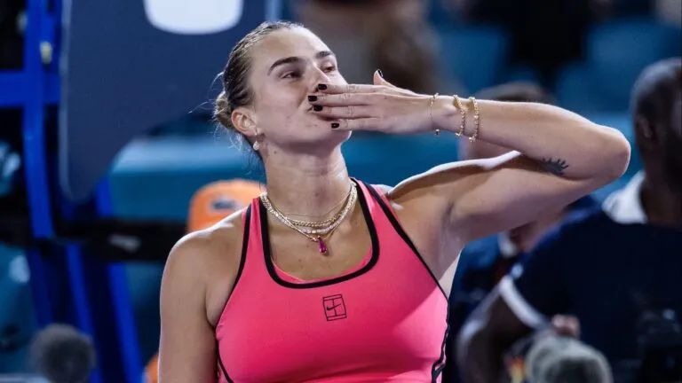 Aryna Sabalenka celebra victoria en Miami Open rumbo al Sunshine Double