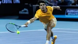 Carlos Alcaraz Miami Open tras vencer a Joao Fonseca y avanzar en el torneo con sólida actuación en Miami