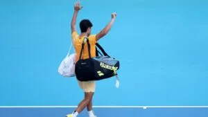 Carlos Alcaraz durante su eliminación en Miami Open 2026 tras caer ante Sebastian Korda en un partido disputado