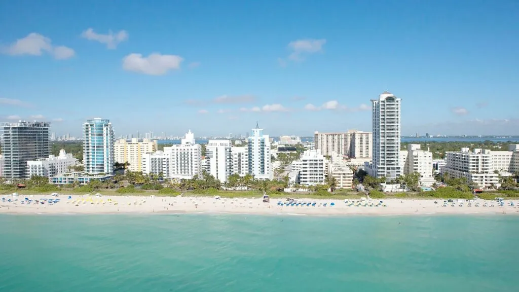 investigación federal por fraude inmobiliario en Miami relacionada con proyectos de condominios