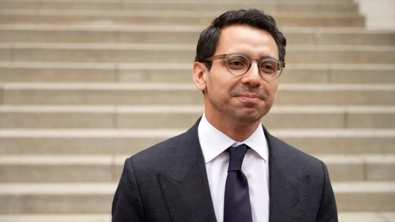 James Fishback en medio de problemas legales y financieros tras la salida de su abogado por deuda en Estados Unidos