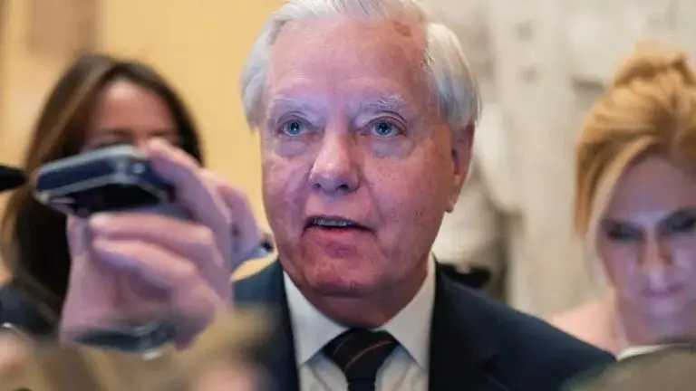 Lindsey Graham en Disney World durante polémica por cierre del gobierno en Estados Unidos