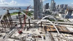 Miami Signature Bridge con críticas por grietas y debate sobre su construcción en la ciudad de Miami