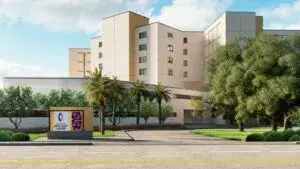 centro de salud mental en Miami cerrado pese a estar listo con instalaciones médicas modernas y sin pacientes