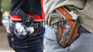 seguridad en iglesias en Florida con presencia de voluntarios armados en lugares de culto tras nueva propuesta de ley