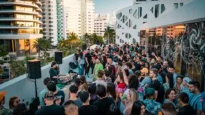 WMC Miami reúne artistas, DJs y expertos en música electrónica durante conferencias y eventos en Miami Music Week