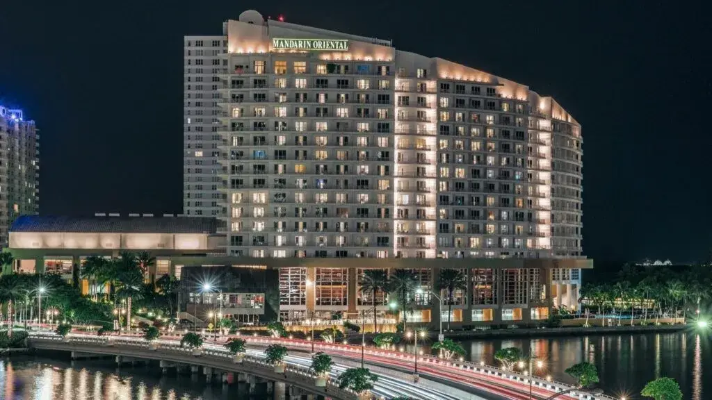 Hotel Mandarin Oriental en Miami será demolido para construir torres residenciales de lujo en Brickell