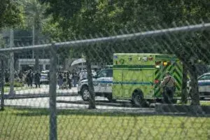 amenaza de bomba en Dadeland Mall con evacuación preventiva y presencia policial en Miami