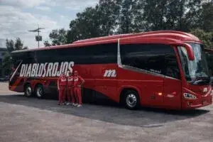 Autobús Diablos Rojos blindado con tecnología avanzada para mejorar logística y rendimiento del equipo en México