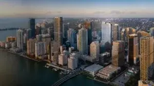 Brickell lujo inmobiliario Miami torres residenciales inversión real estate Estados Unidos