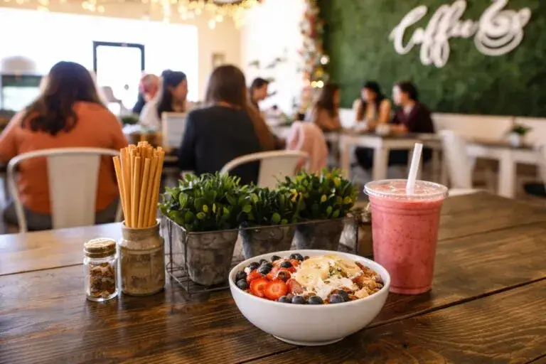 Cafetería en Florida con menú saludable y ambiente moderno que impulsa bienestar e innovación gastronómica