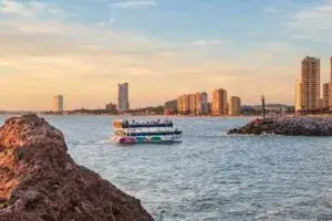 Mazatlán proyecta 60 por ciento de ocupación hotelera con playas y turismo activo en marzo 2026