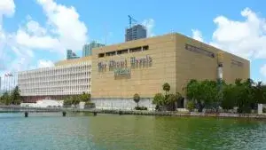 Miami Herald recibe críticas por titular engañoso tras asesinato de vicealcaldesa en Coral Springs Florida