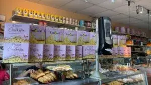 Moises Bakery en Miami Beach tras inspección sanitaria con plagas y alimentos decomisados