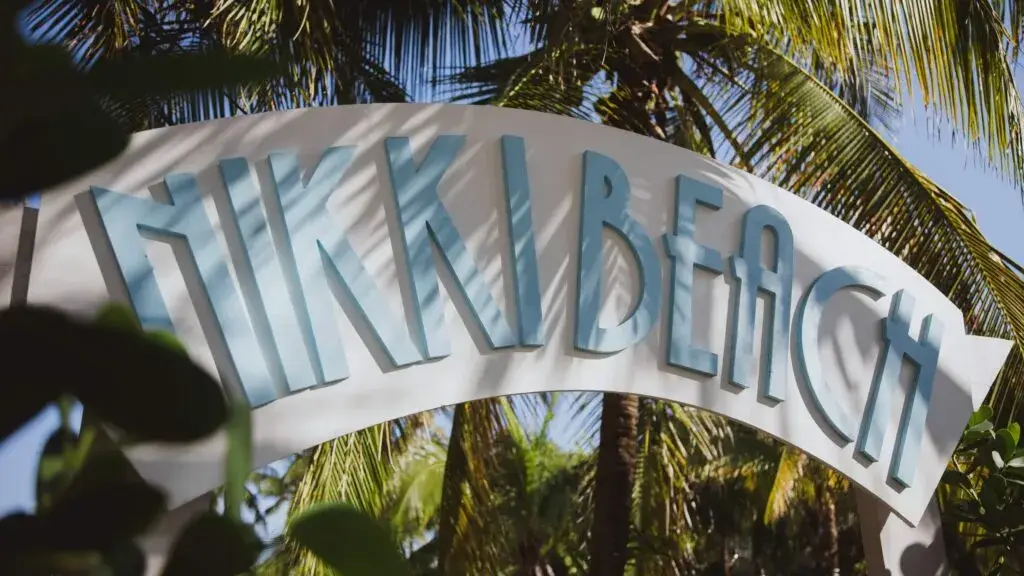 Nikki Beach Miami Beach disputa legal desarrollo inmobiliario Pier Park proyecto frente al mar