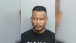 recaudador de impuestos Miami-Dade fraude licencias ilegales investigación Florida