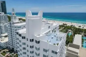 Hotel Delano Miami reabre tras renovación con diseño moderno y turismo de lujo en Miami Beach