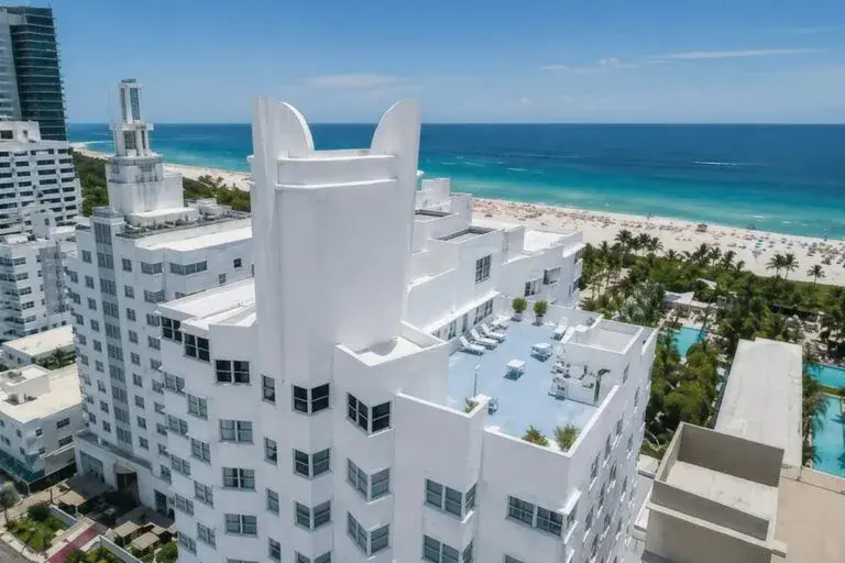 Hotel Delano Miami reabre tras renovación con diseño moderno y turismo de lujo en Miami Beach