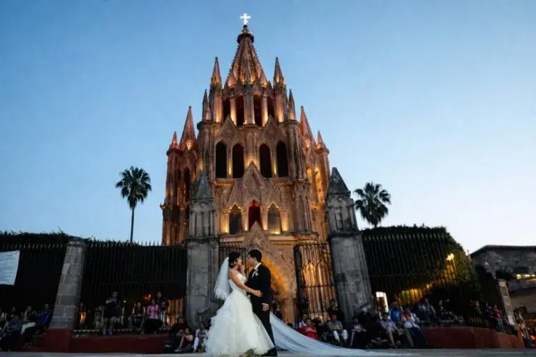 San Miguel de Allende récord de bodas turismo de romance 2026 celebración pareja destino México