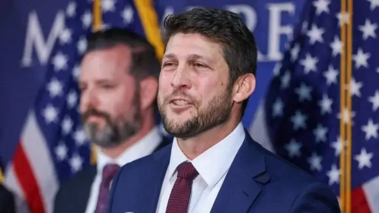 James Uthmeier lidera recaudación en Florida con apoyo de empresas en campaña para fiscal general