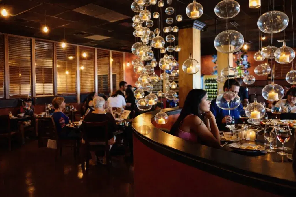 Restaurante en Florida con jazz en vivo y alta cocina en Vero Beach que impulsa turismo gastronómico