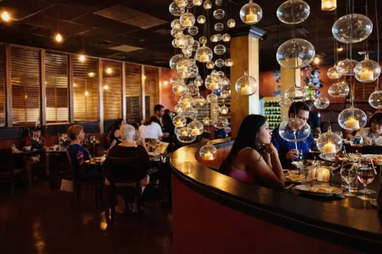 Restaurante en Florida con jazz en vivo y alta cocina en Vero Beach que impulsa turismo gastronómico