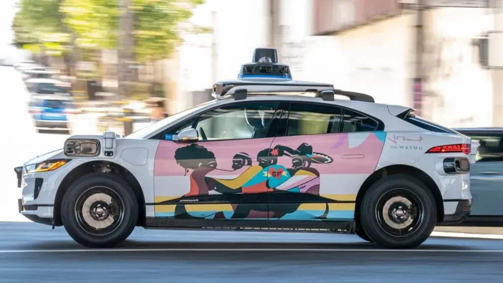 Waymo en Miami con autos autónomos circulando en la ciudad como nuevo servicio de transporte sin conductor