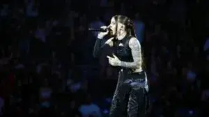 Young Miko concierto Miami Late Checkout Tour Kaseya Center música latina artista