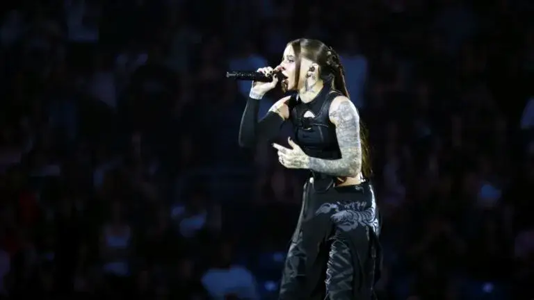 Young Miko concierto Miami Late Checkout Tour Kaseya Center música latina artista