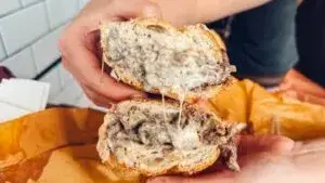 Cheesesteak For Sale presenta sándwiches gourmet con carne Wagyu en Miami Beach